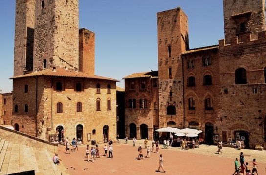 San Gimignano & Volterra Discovery — Medieval Skylines and Cinematic Tuscany