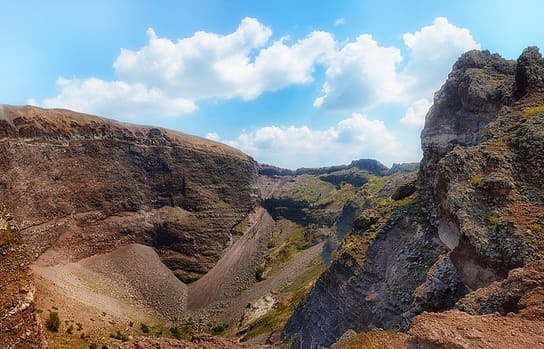 Pompeii & Mount Vesuvius Hike with Lunch and Wine Tasting