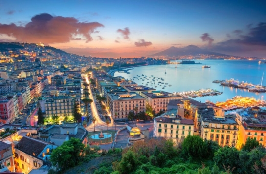 Naples in One Unforgettable Day – History, Food & Local Life