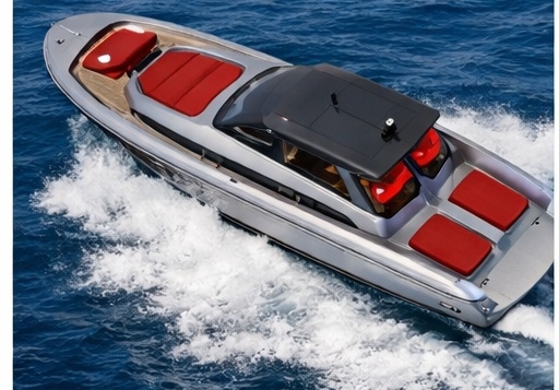 From Rome to Capri Island in a Luxury 55-Foot Walkaround Speedboat