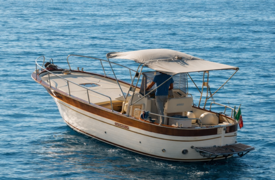 Half-Day Amalfi Coast in a Luxury 25-Foot Fast Gozzo Boat from Praiano