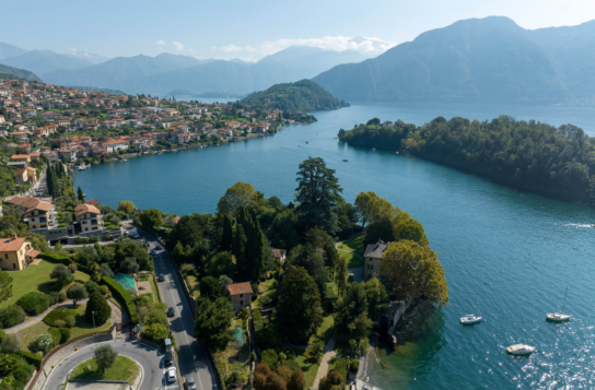 Transfer to Como with a Stop on Lake Garda