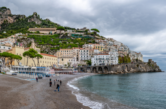 Transfer to Naples with stops in Maiori, Minori & Vietri