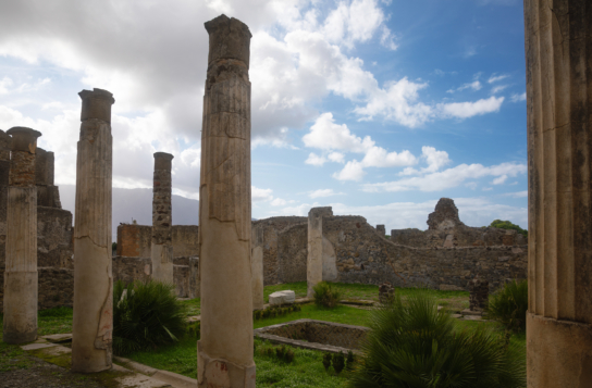 Transfer to Naples with stops in Ravello & Pompeii